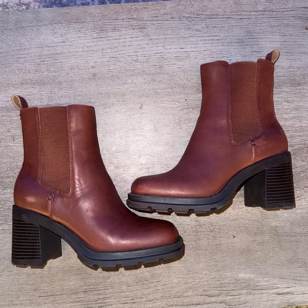 Crown Vintage Dilana platform Chelsea boot rust red brown NWT